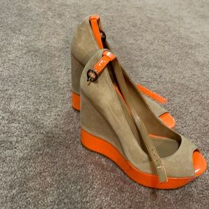 jessica Simpson platform heel
